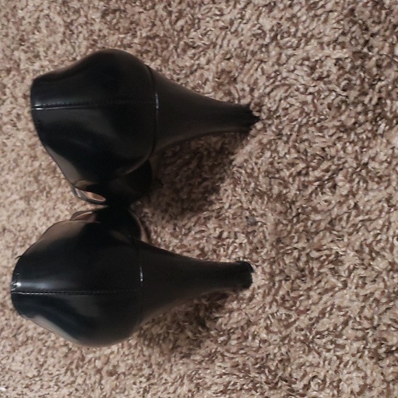 Marc Jacobs Black Leather Studded Peep Toe Heels - Picture 3 of 11